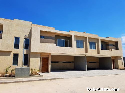 Moderno Town-house De 186 M2 En Costanera Village