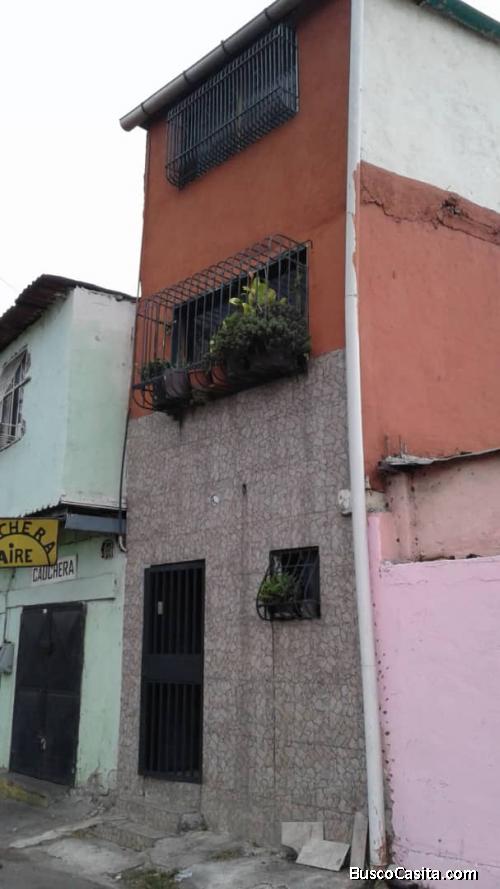 Casa de tres pisos 