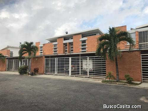 Townhouse en Venta Urb. Jardin Mañongo, Valencia. VB19-15