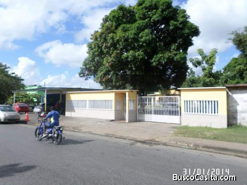 Casa y Local Comercial en área estratégica de Mercado 