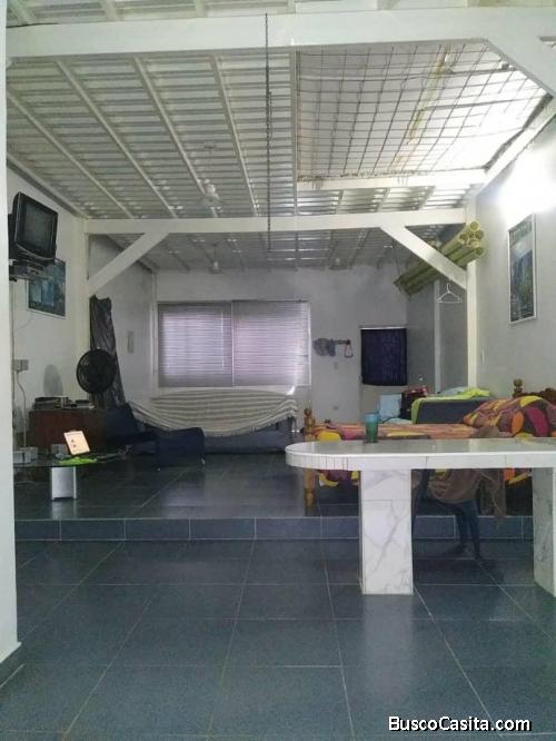 VENTA DE ACOGEDORA Y CÓMODA CASA DE PLAYA 