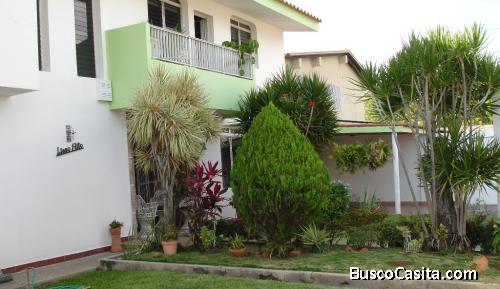 VENTA CASA REMODELADA URB SANTA ELENA
