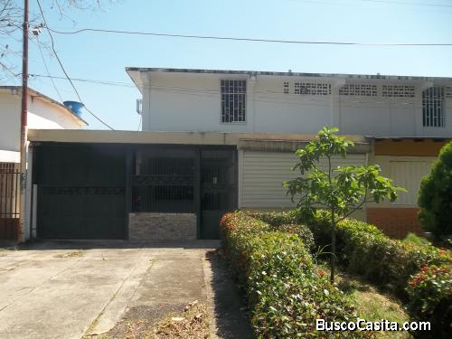 CASA URB. RODRIGUEZ DOMINGUEZ