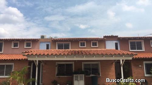 SKY GROUP Vende Town House en Res. Canta Piedra 