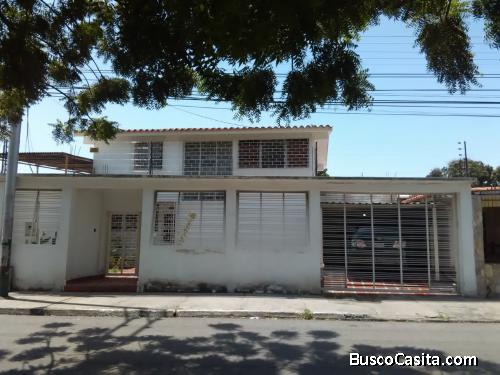 casa de dos plantas 5 habitaciones urb. la fundacion mendoza Maracay