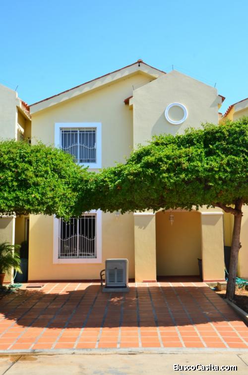  ♾️ ONE REAL STATE *En Venta Hermoso TH en Villa Las Dunas* _Av. Milagro Norte_