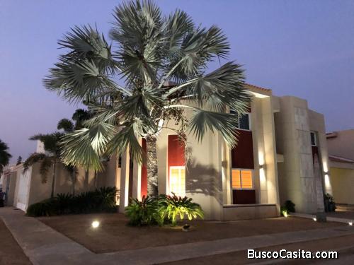 SE VENDE MAJESTUOSA CASA 2 PLANTAS EN CIUDAD 2000