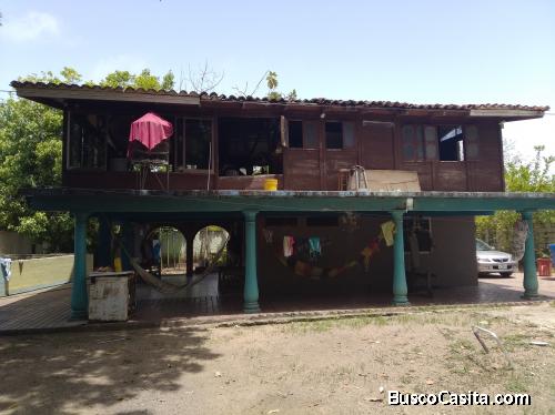Casa de dos niveles