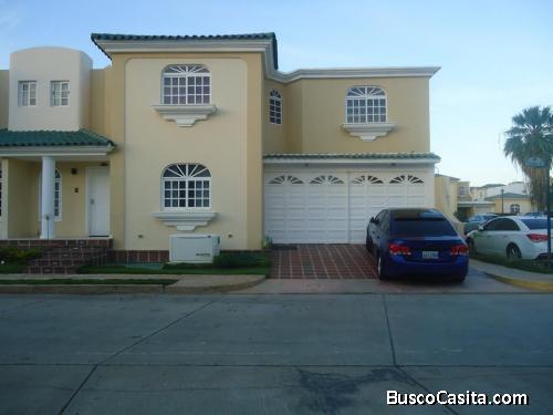 Townhouse en Venta en Lago Country II Fuerzas Armadas Maracaibo