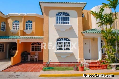 Casa venta Maracaibo Villa Lago Country l. 190820