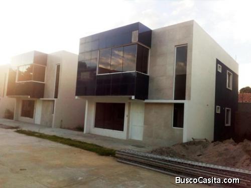 En venta town house a estrenar frente al centro comercial cima, alto Barinas sur 