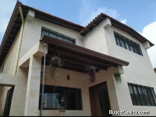 SKY GROUP PLATINUM VENDE Casa en el Trigal Norte.