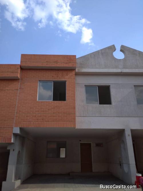 SKY GROUP PLATINUM VENDE Town House en Santa Cruz, San Diego 