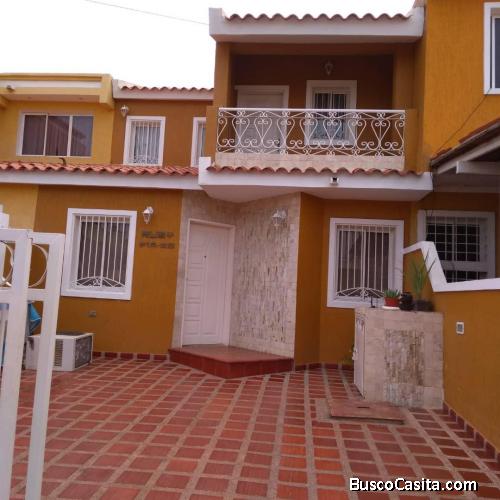 Dolores Vende lindo townhouse Santa Fe Maracaibo