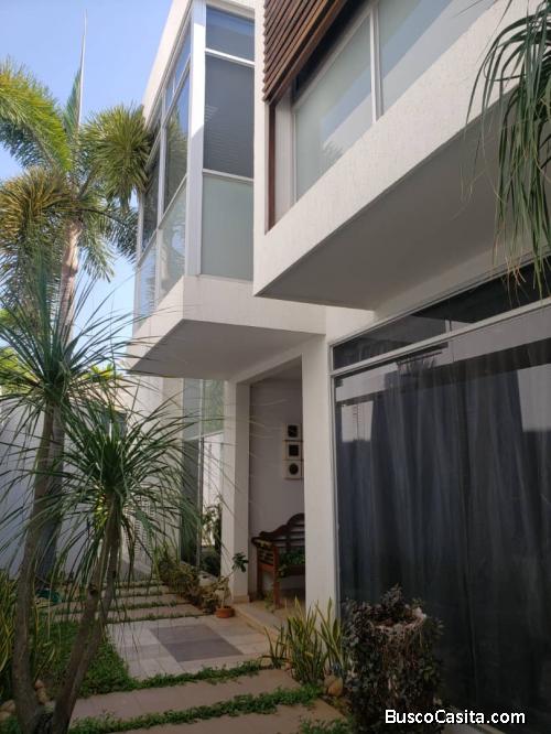 SE VEDE HERMOSISIMA CASA URB LA VIRGINIA MARACAIBO