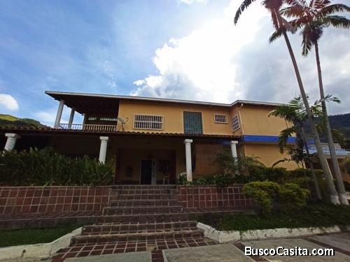 SKY GROUP Vende casa en las morochas san diego FOC-813