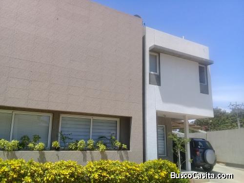 Se Vende Bella Casa en villa cerrada. Sector Valle Frio Maracaibo