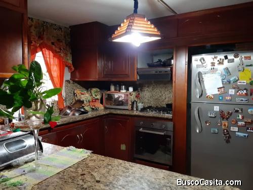 CASA EN LA URB MARACARDON