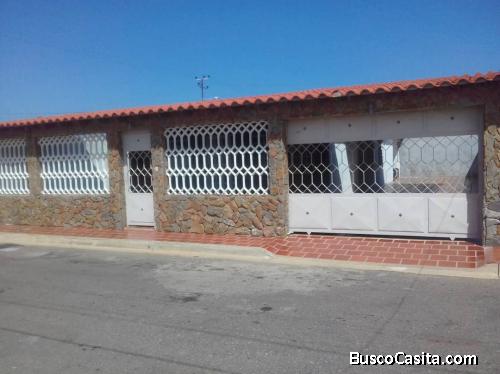 CASA # 2 EN LA URB MARACARDON