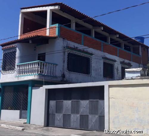 Casa de 3 Pisos Amoblada