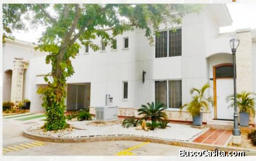 SE VENDE HERMOSO TH VILLA LAGO VIRGINIA