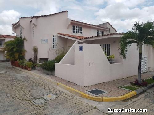 VENTA TOWN HOUSE EN MAÑONGO