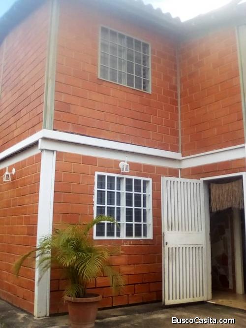 SKY GROUP FOCUS. Vende Casa  en la Urbanización Altos de Uslar I, Tocuyito, Municipio Libertador