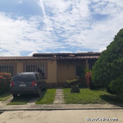 Se Vende Casa en Res. Valle de Oro, San Diego