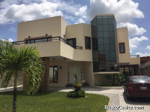 LUJOSA CASA TOTALMENTE AMOBLADA