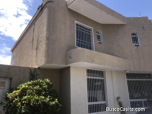 Vendo Town House Resd. Doña Ana