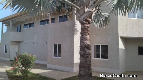 ESPECTACULAR OPORTUNIDAD, SÚPER PROMISIÓN 2 CASAS EN EXCELENTE ZONA TURÍSTICA EN MARGARITA