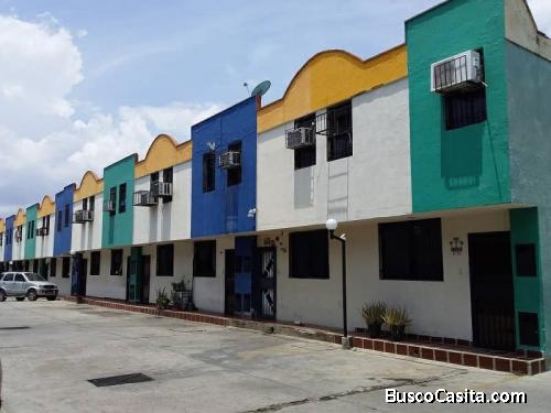 SKY GROUP PLATINUM VENDE Town House en Villas del Sol V