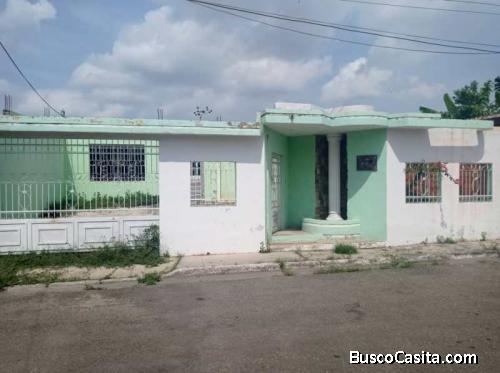 CASA EN URB. PARQUE NOMENTANA. PARAPARAL