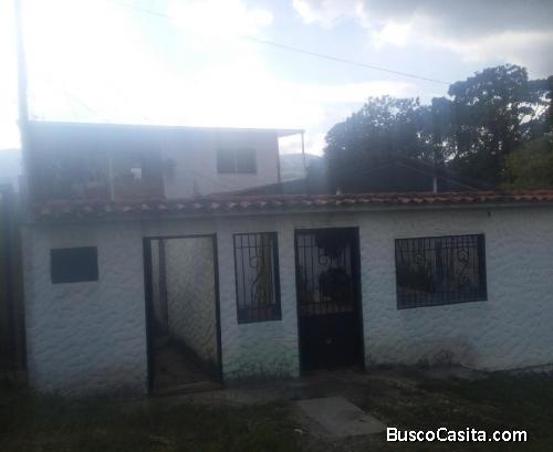 Casa compuesta por tres apartamentos 