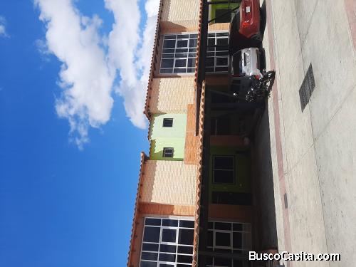 SKY GROUP PLATINUM VENDE Townhouse en villas la Fontana