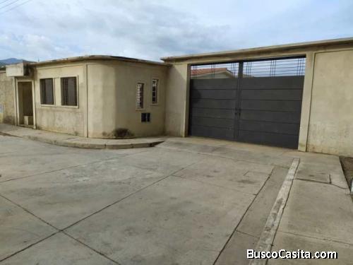 SKY GROUP Vende casa en San Joaquin Villas del Centro FOC-1035