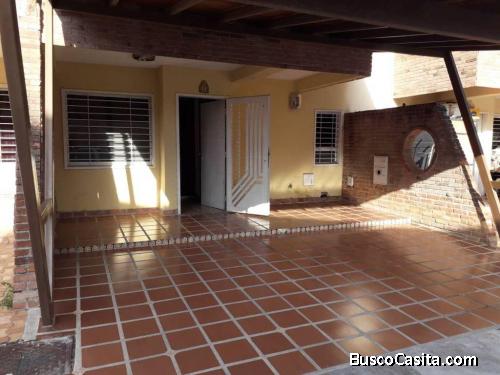 SKY GROUP PLATINUM VENDE Town House en Villa Jardin