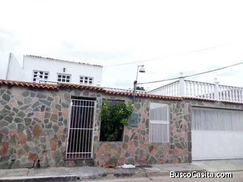 Casa en Los Guayos, Paraparal, sector Orizaba, dos plantas. 