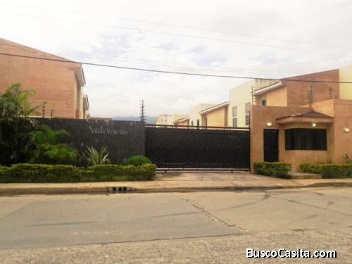 SKY GROUP PLATINUM VENDE TownHouse en Manantial.