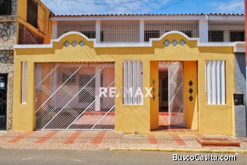 CASA    VENTA  Urb Naranjal 