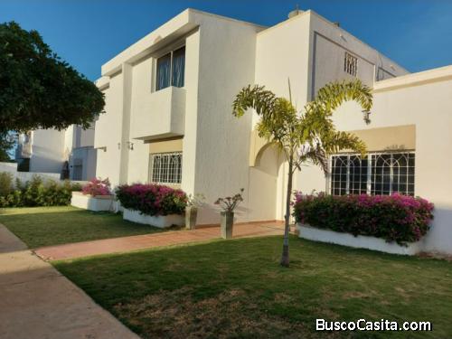 Bella  CASA  Venta   Zona Norte