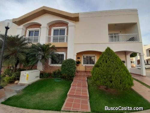 Townhouse  VENTA  Villa Cerrada   Zona Norte
