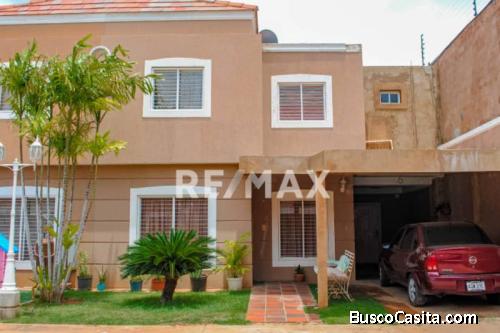 Bello Townhouse   VENTA   Zona Norte Isla Dorada