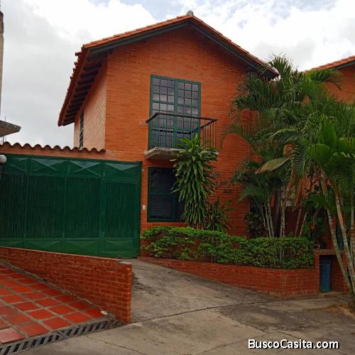 Townhouse en Guatire 5 habitaciones 5 baños EN VENTA potencial inversión