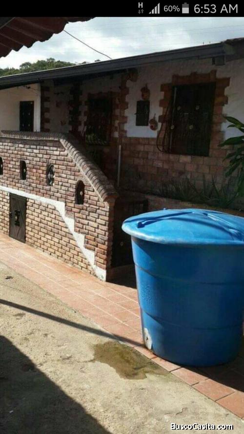 Casa junto a construccion