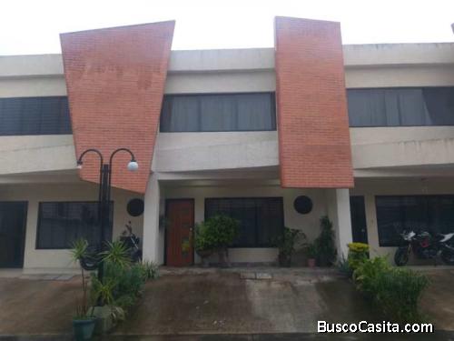 Se Vende Townhouse en el Conj. Res. Mucubaji. Ubicado en Guayabal Municipio Naguanagua.
