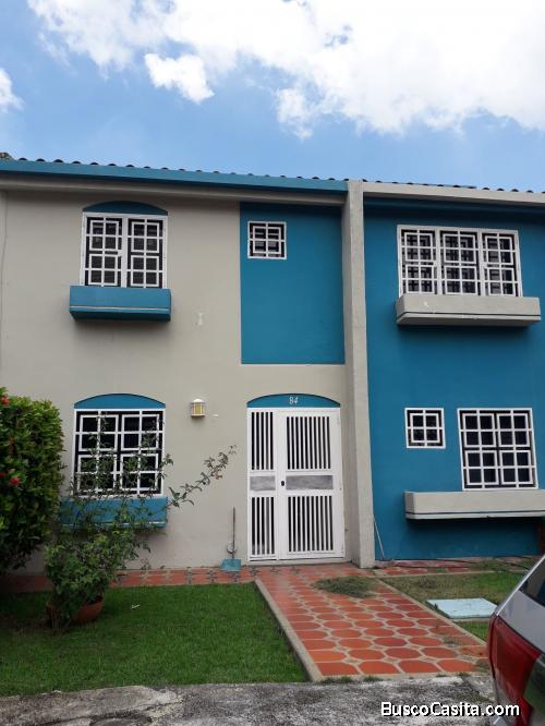 Sky Group vende casa de 6 habitaciones en conjunto privado