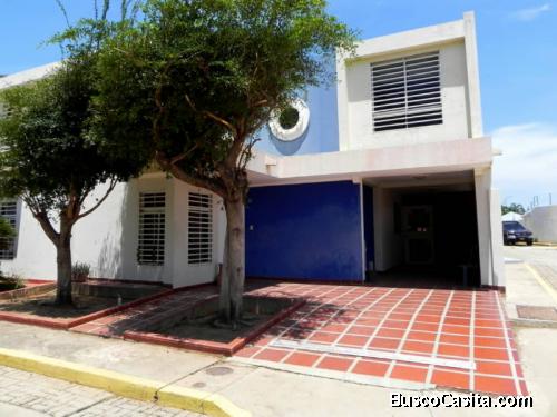 Bello Townhouse Venta   Villa Cerrada  Zona Norte