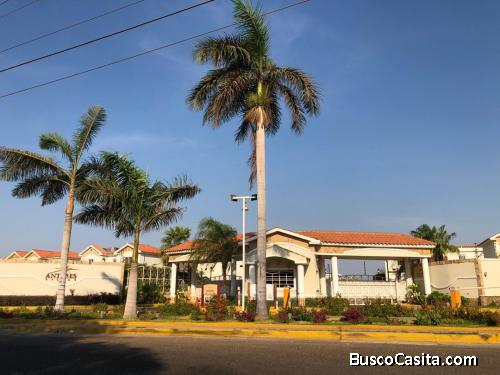 Vende  casa Antares Villa sector Fuerzas Armadas (Av. Paul Moreno).