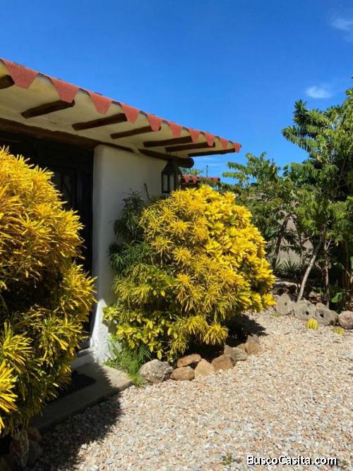 PRECIO DE OPORTUNIDAD . ACOGEDORA CASA  AUN 1Km. DE LA PLAYA  GUACUCO, 